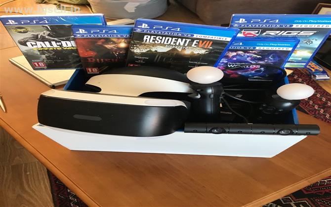 BRAND NEW PLAY STATION 4 WITH ALL ACCESSORIES